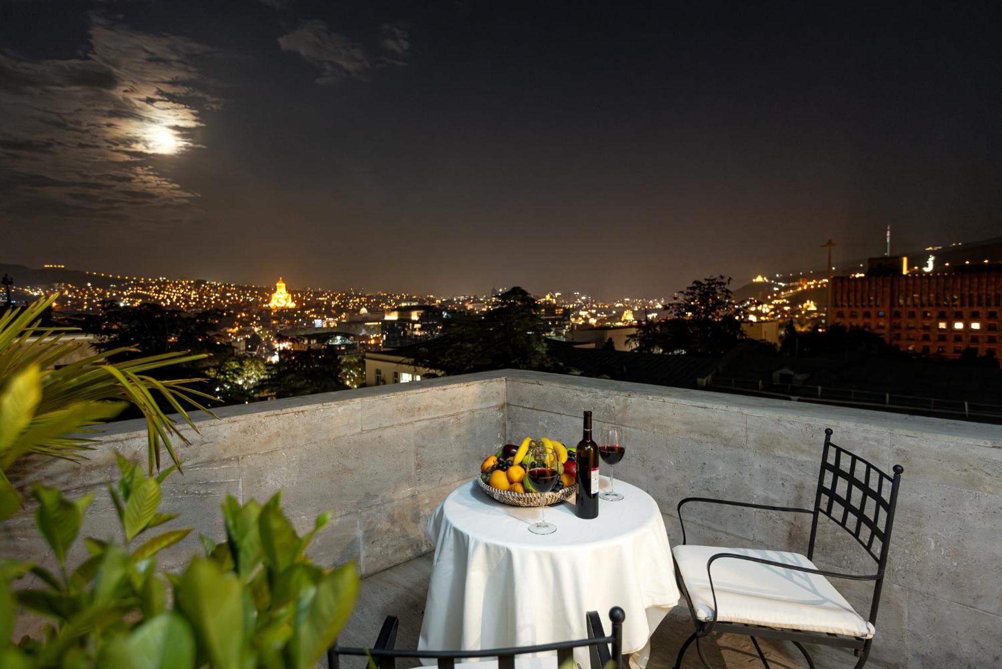 Citrus Hotel Tbilisi Exteriör bild