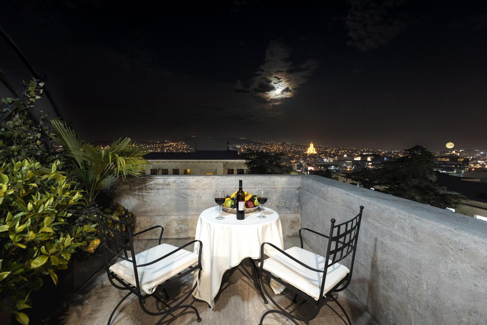 Citrus Hotel Tbilisi Exteriör bild