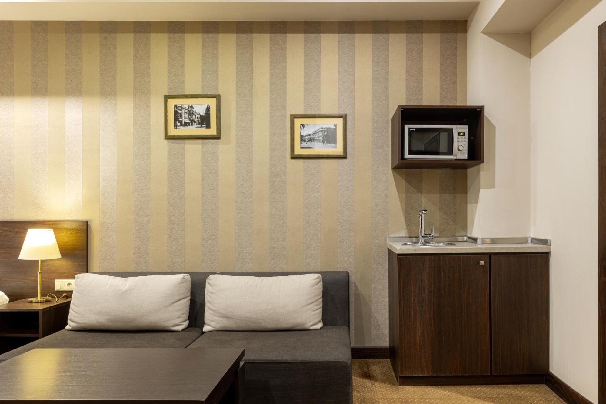 Citrus Hotel Tbilisi Exteriör bild